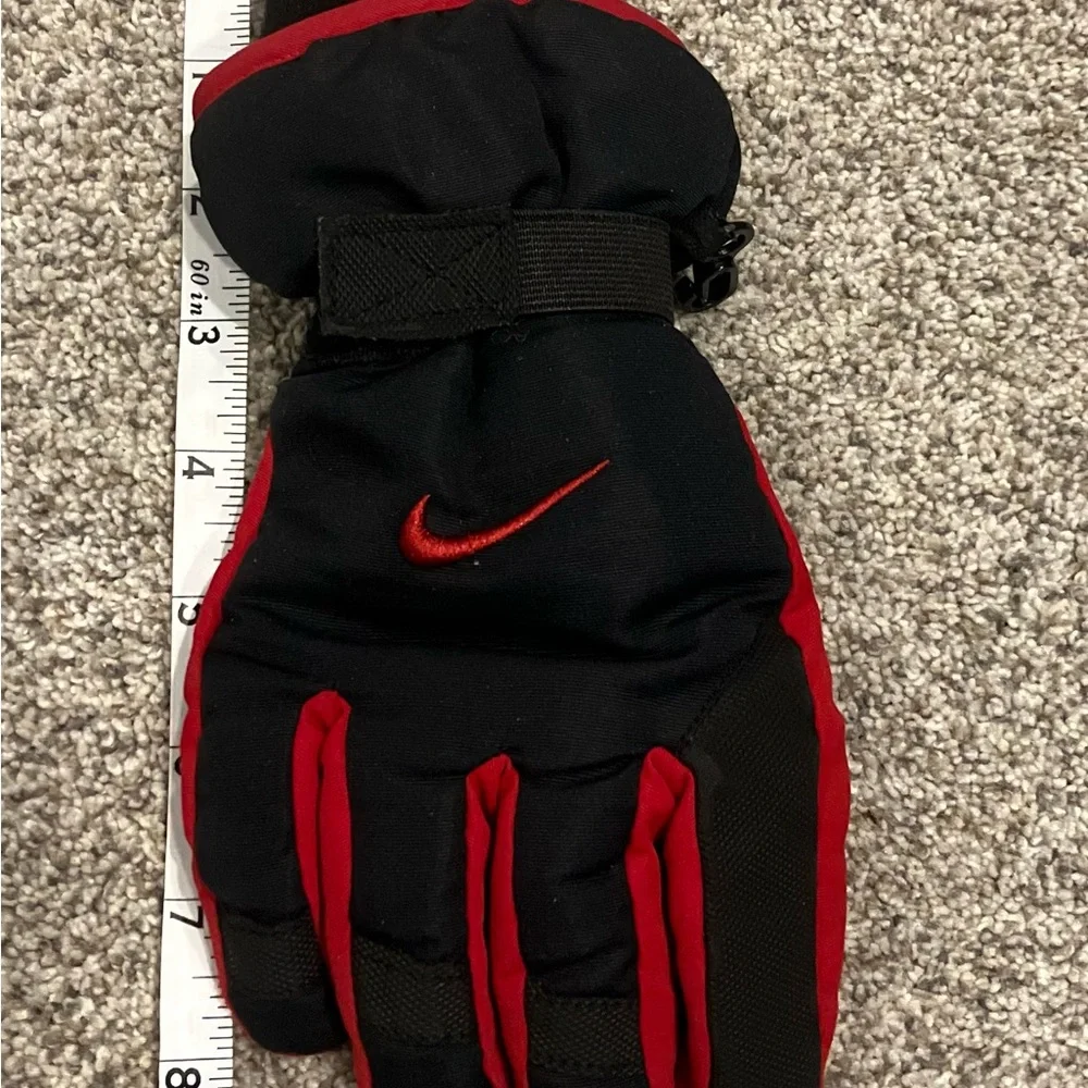Nike Youth Insulated Ski Gloves Winter Red And Black Spring break‎